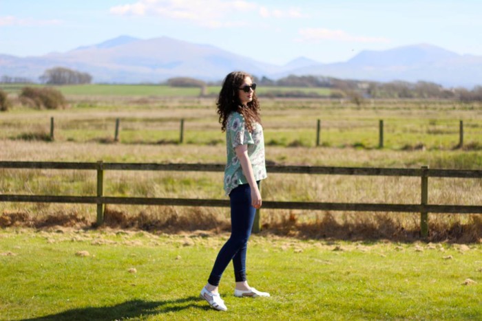 green floral top with skinny jeans dorothy perkins outfit